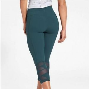 Athleta Mantra Capri Abyss